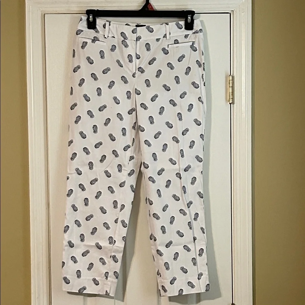Talbots White Pants with Blue Pineapple Design Size 4 Excellent Condition